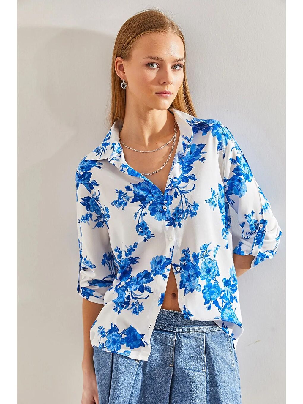 Mavi Kadın Çiçek Desenli Kol Katlamalı Viskon Gömlek 60101026-3