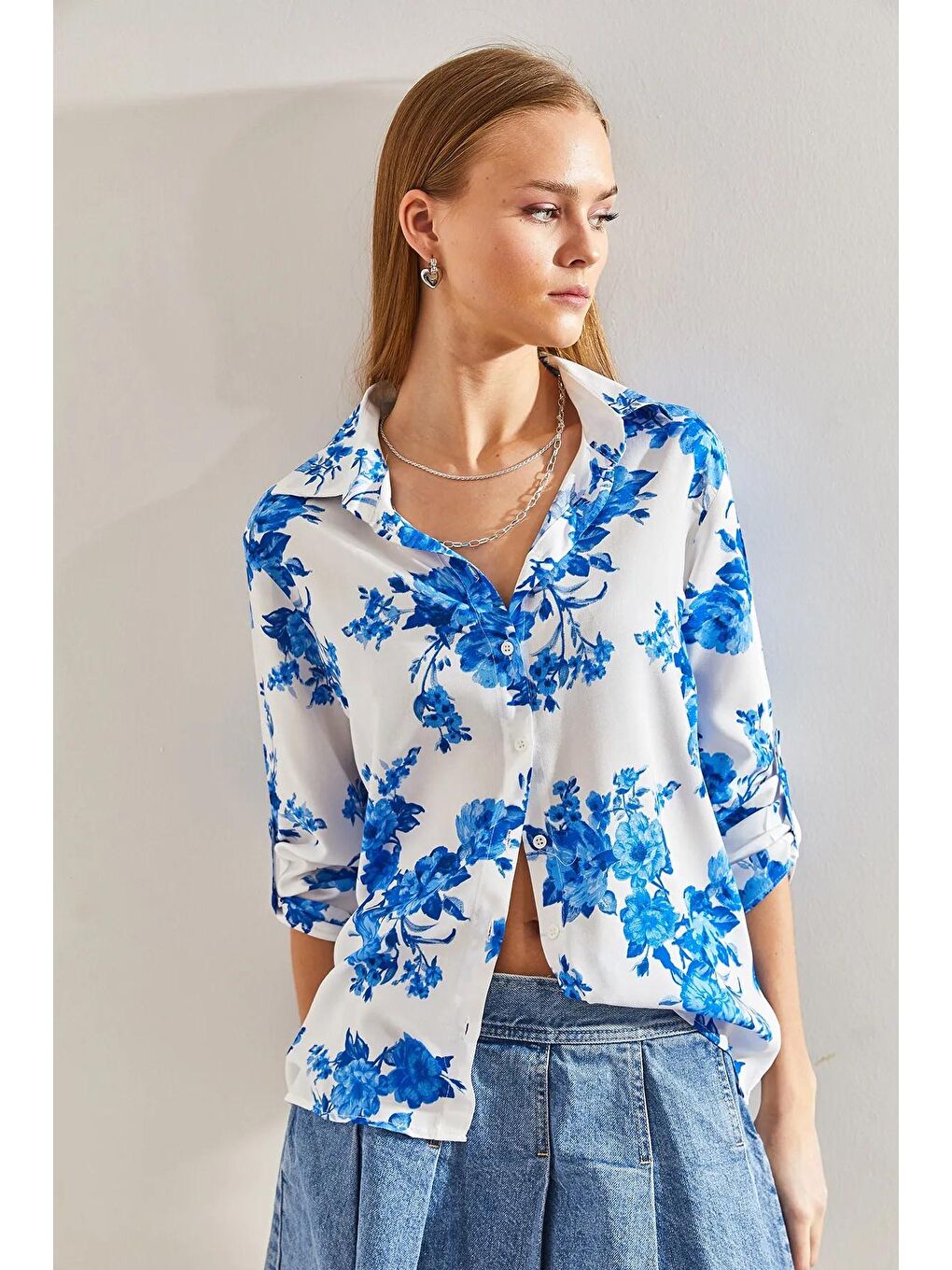 Mavi Kadın Çiçek Desenli Kol Katlamalı Viskon Gömlek 60101026-4