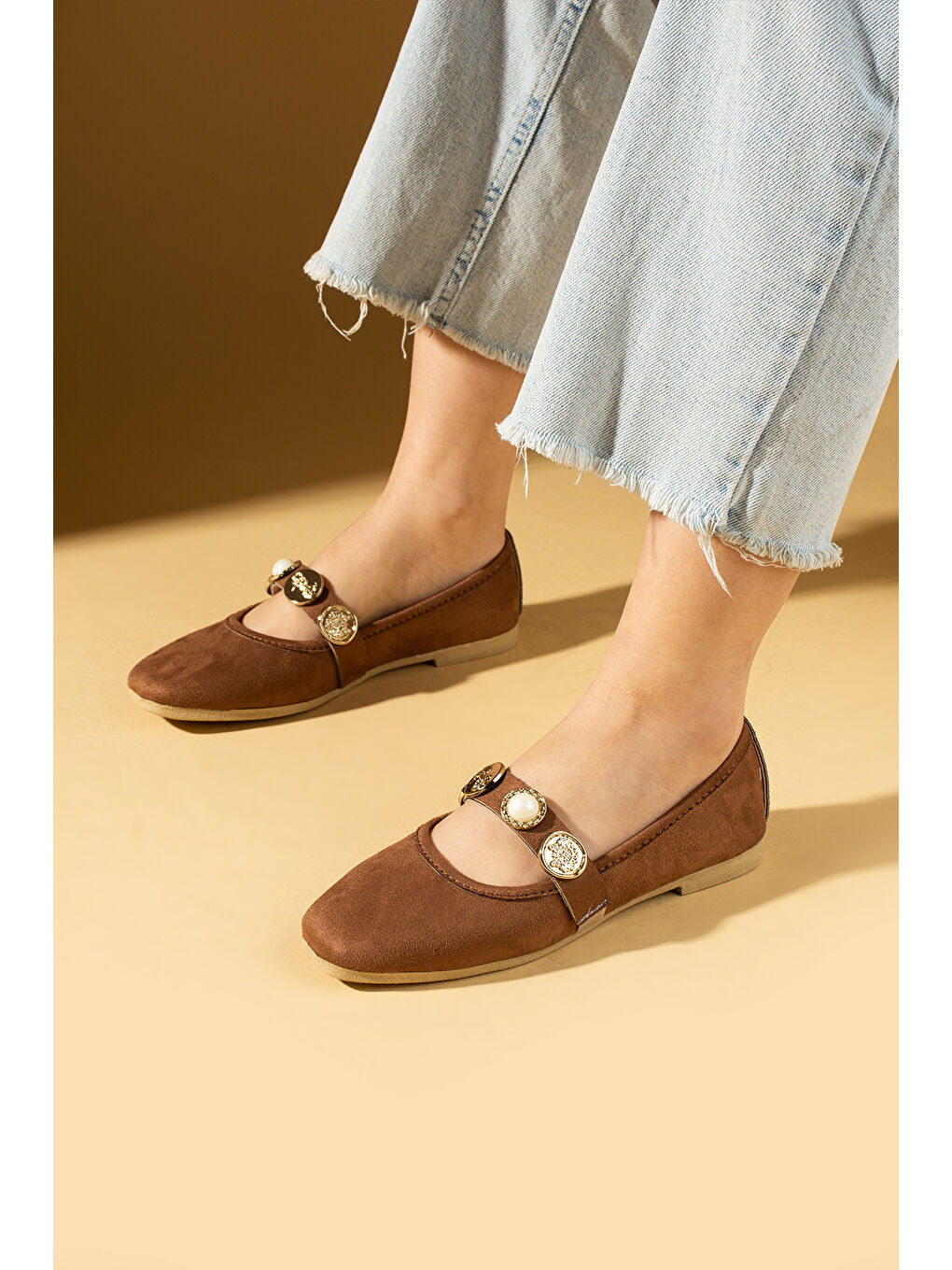 Kahverengi İnci Detaylı Tek Bantlı Rahat Taban Kadın Babet 81-160-25Süet-1