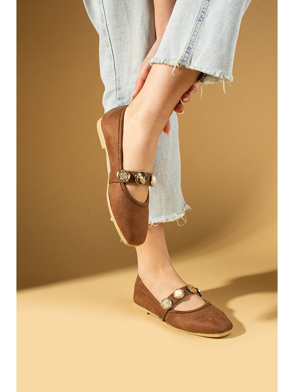 Kahverengi İnci Detaylı Tek Bantlı Rahat Taban Kadın Babet 81-160-25Süet-2