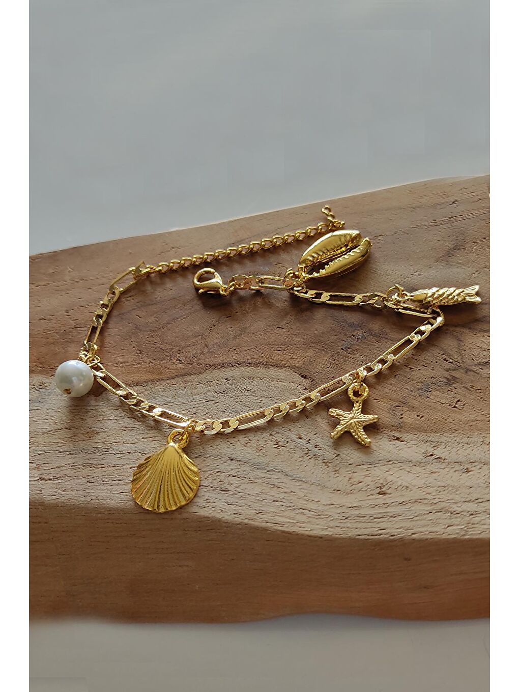 New Obsessions Sari Deniz Kabuklu Charm Çok Figürlü Gold Halhal