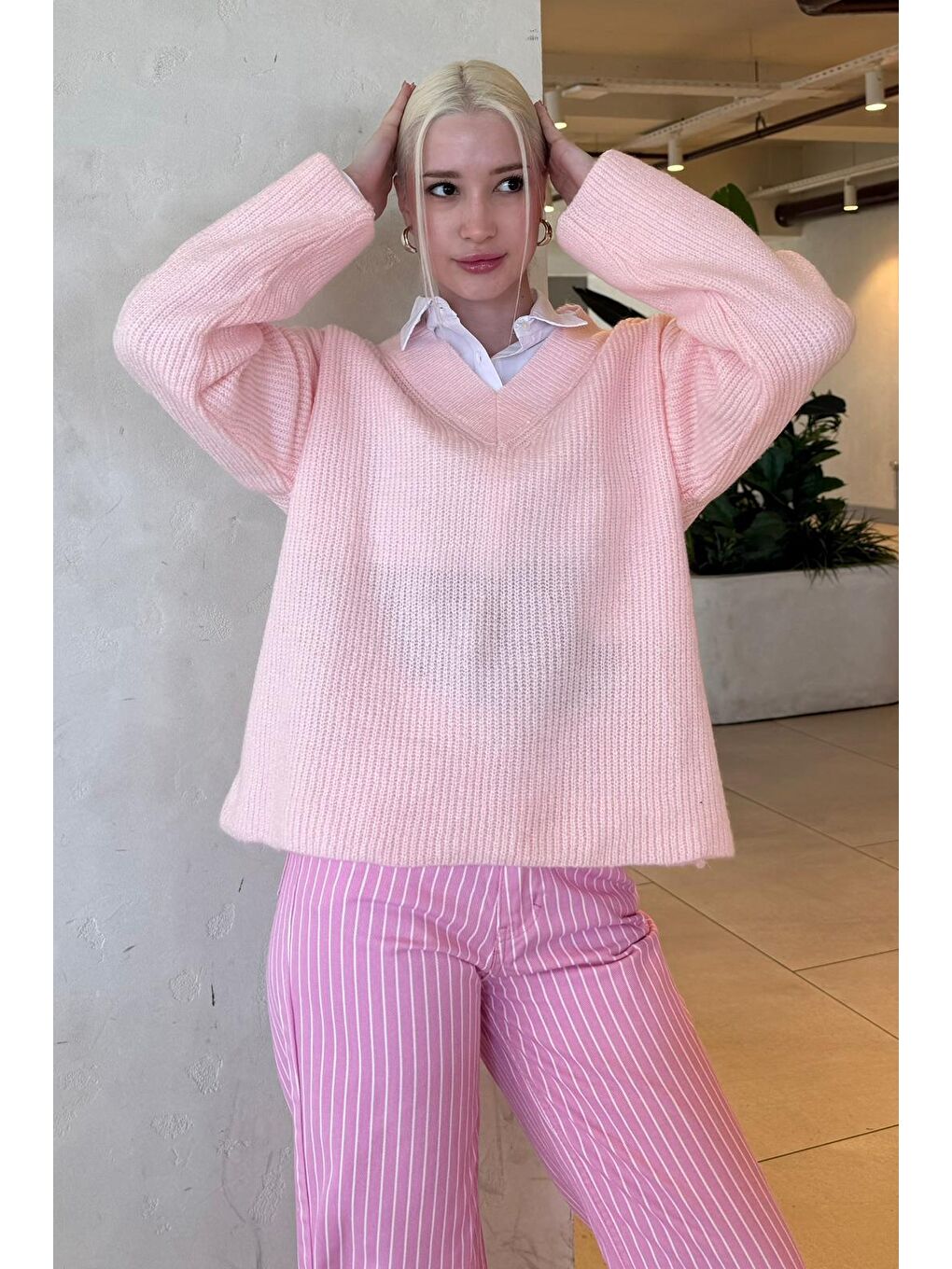 Pembe V Yaka Triko Kadın Kazak Mg2501-1