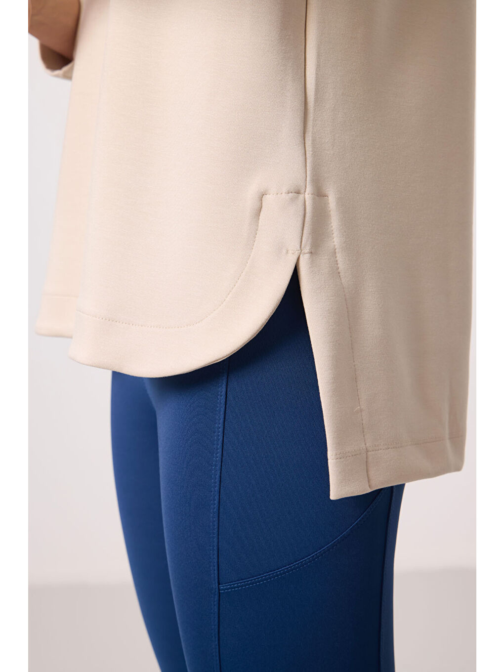 Bej Yumuşak Dokulu O Yaka Rahat Form Kadın Tunik Sweatshirt - 97305-3