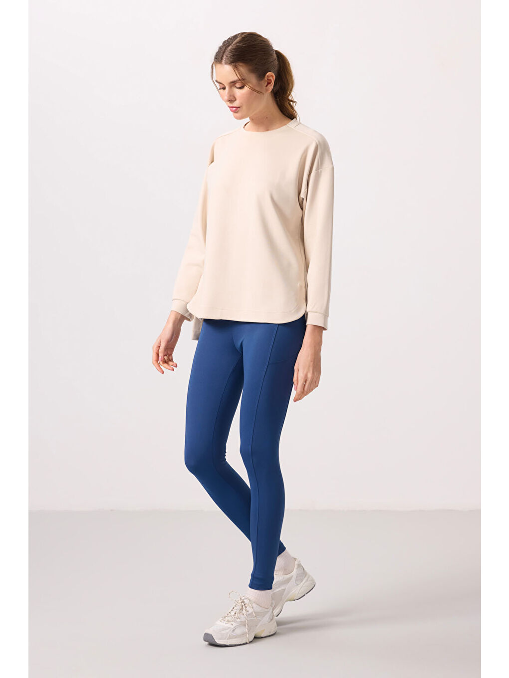 Bej Yumuşak Dokulu O Yaka Rahat Form Kadın Tunik Sweatshirt - 97305-5