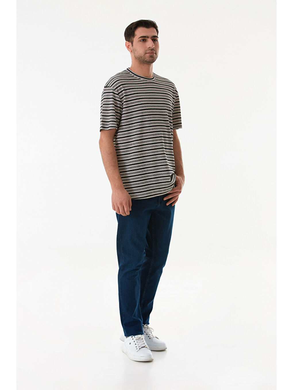 Siyah Çizgili Jakarlı Bisiklet Yaka Tişört-3