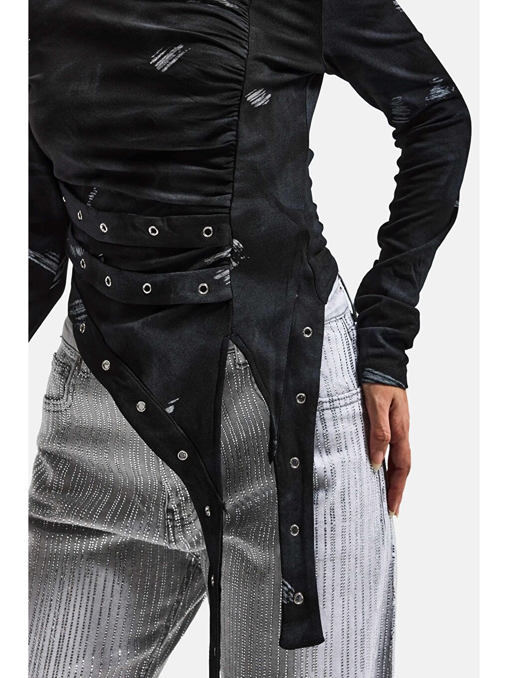 Kadın Siyah w5 Omzu Açık Parça Detaylı Özel Tasarım Bluz-1