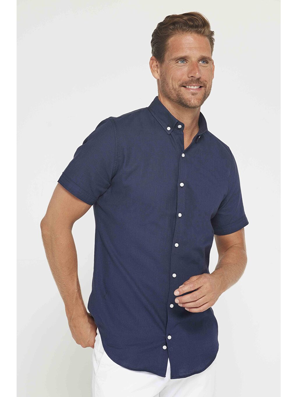Erkek Slim Fit Dar Kesim Kısa Kollu %100 Pamuk Keten Doku Lacivert Düğmeli Yaka Gömlek