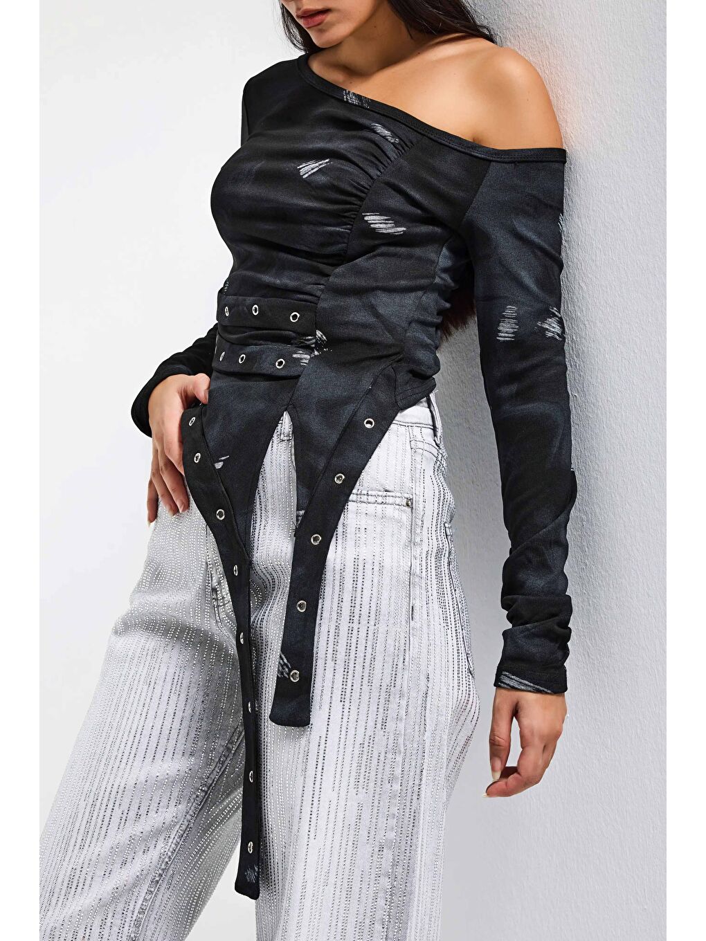 Kadın Siyah w5 Omzu Açık Parça Detaylı Özel Tasarım Bluz-3