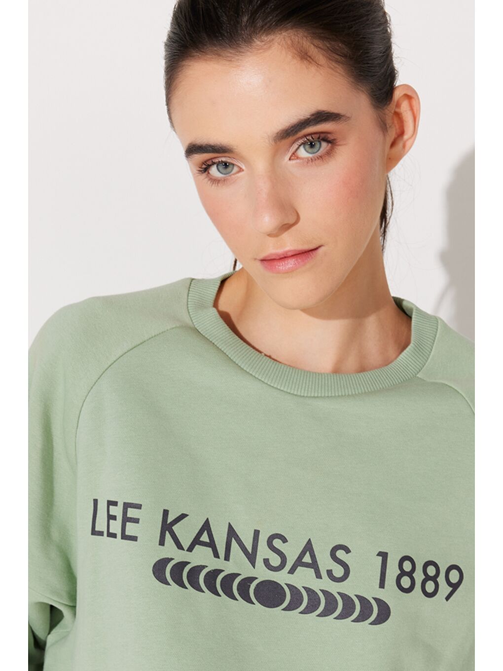 Oversize Fit Geniş Kesim Bisiklet Yaka Şardonlu Açık Yeşil Sweatshirt-2