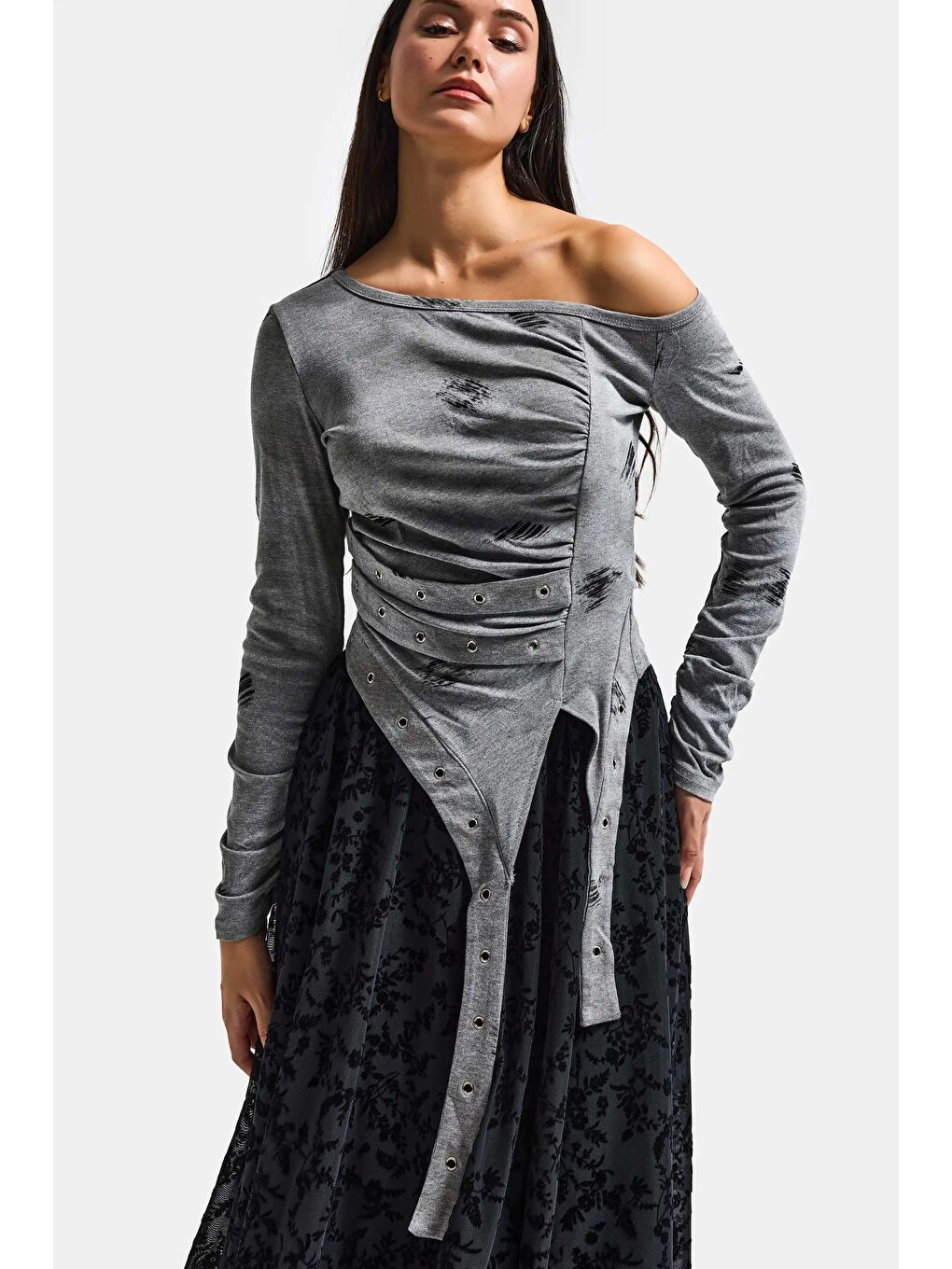 Kadın Gri w5 Omzu Açık Parça Detaylı Özel Tasarım Bluz-3