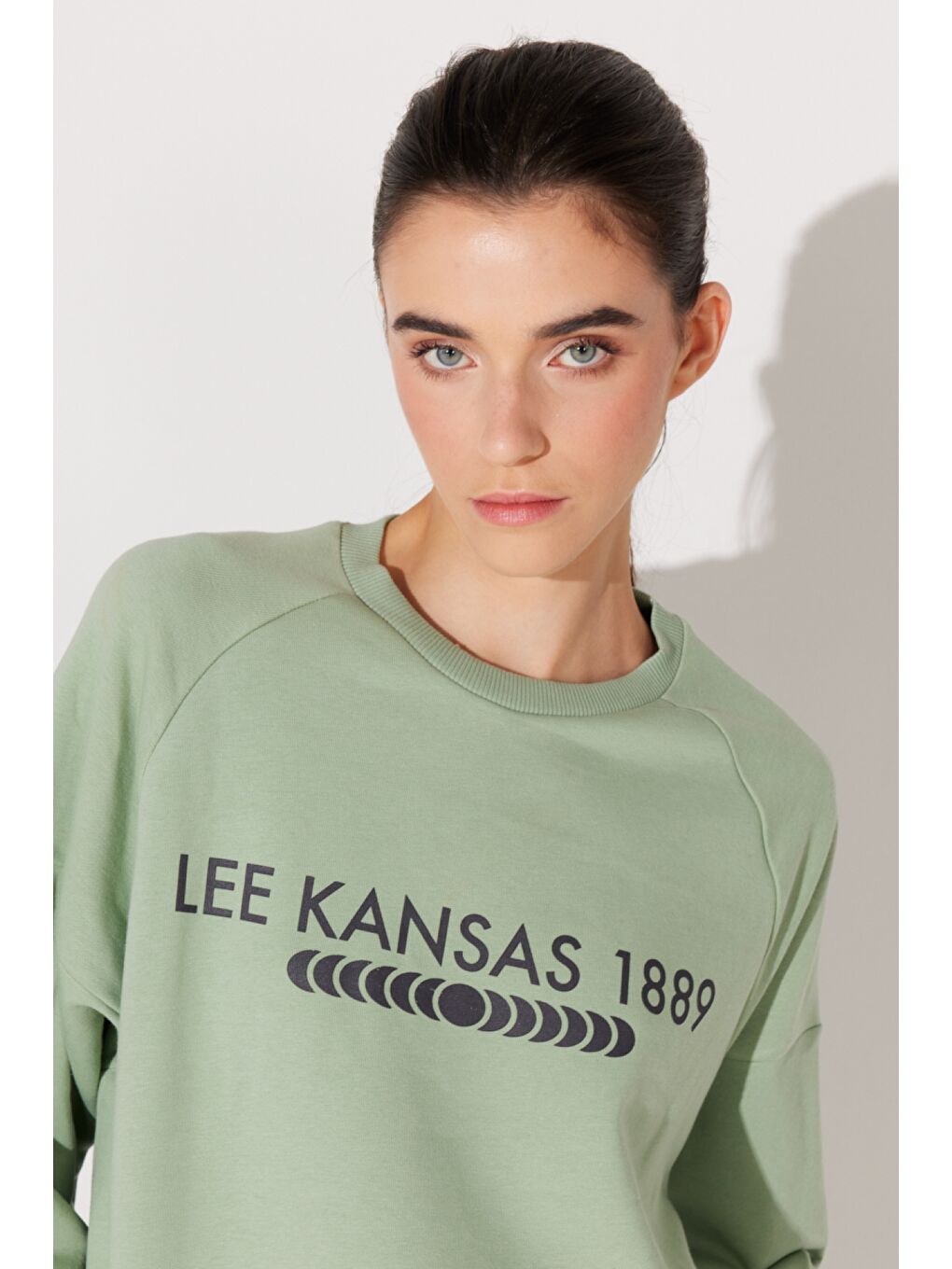 Oversize Fit Geniş Kesim Bisiklet Yaka Şardonlu Açık Yeşil Sweatshirt-4