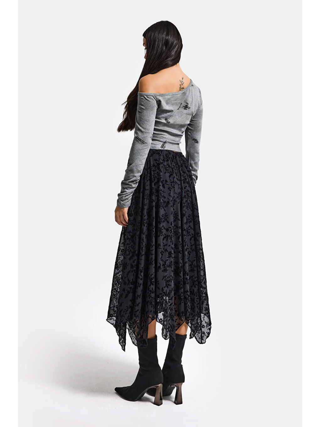 Kadın Gri w5 Omzu Açık Parça Detaylı Özel Tasarım Bluz-4