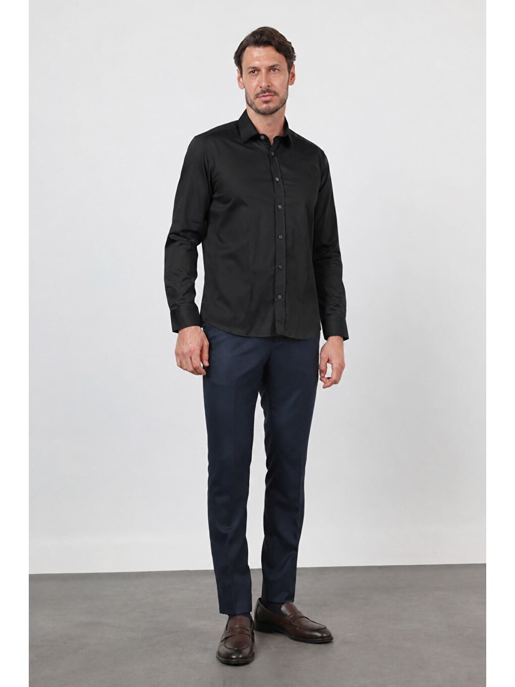 Siyah Sert Yaka Uzun Kol Cepsiz Saten Slim Fit %100 Pamuk Gömlek 1004260424-1