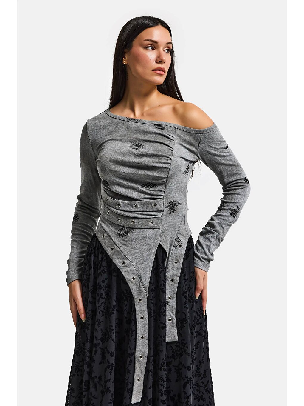 Kadın Gri w5 Omzu Açık Parça Detaylı Özel Tasarım Bluz-5