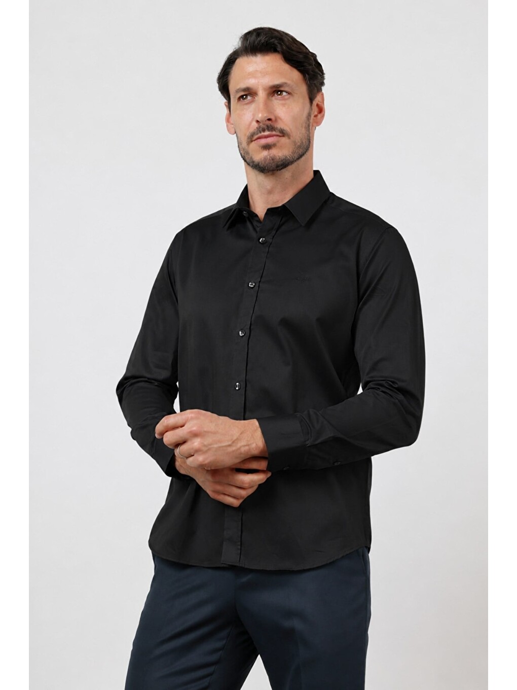 Siyah Sert Yaka Uzun Kol Cepsiz Saten Slim Fit %100 Pamuk Gömlek 1004260424-2