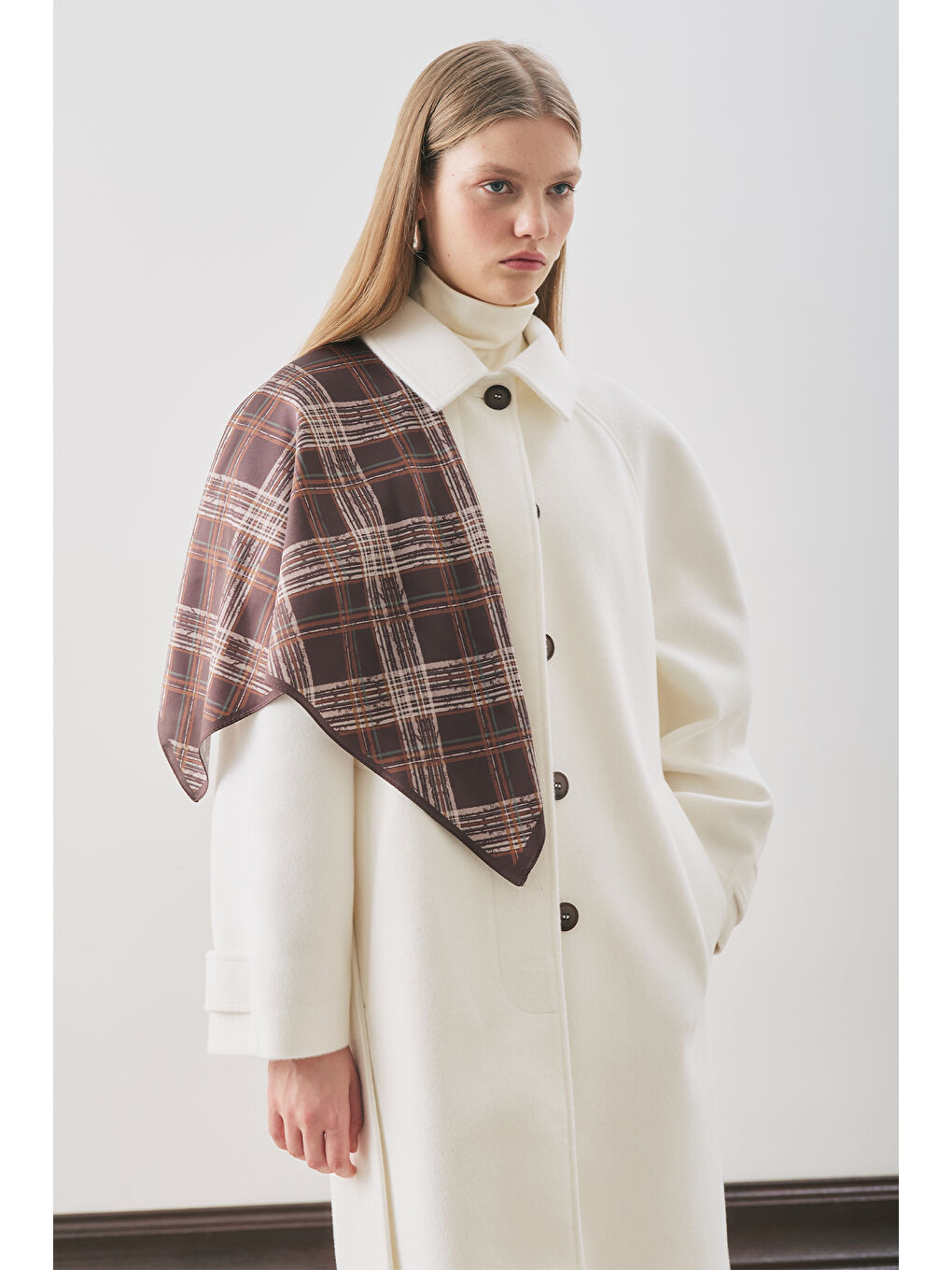 Sarı Desenli Orta Boy Saten Fular Novel Kahverengi-1