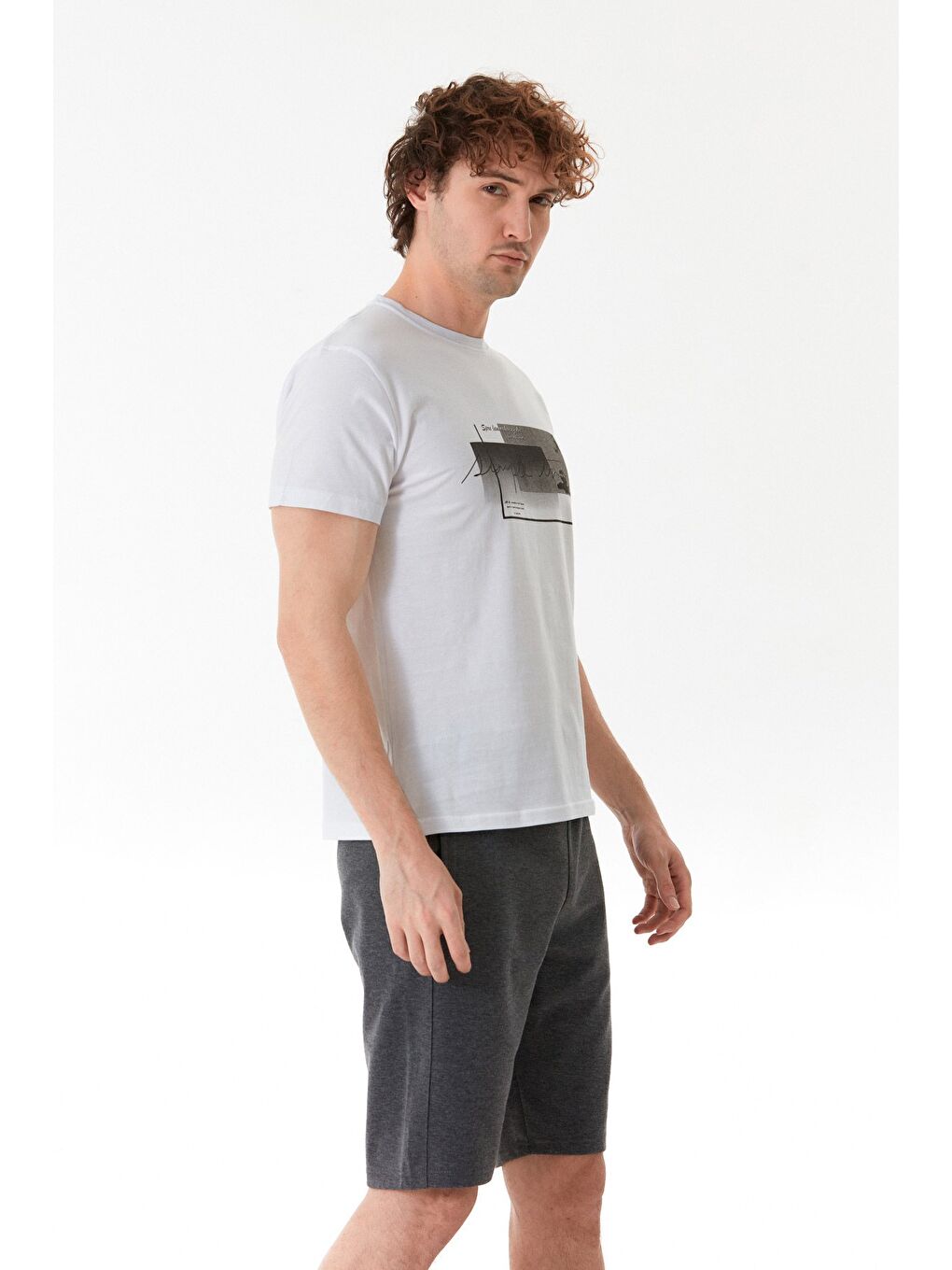 Beyaz Yazı Baskılı Bisiklet Yaka Tişört-2