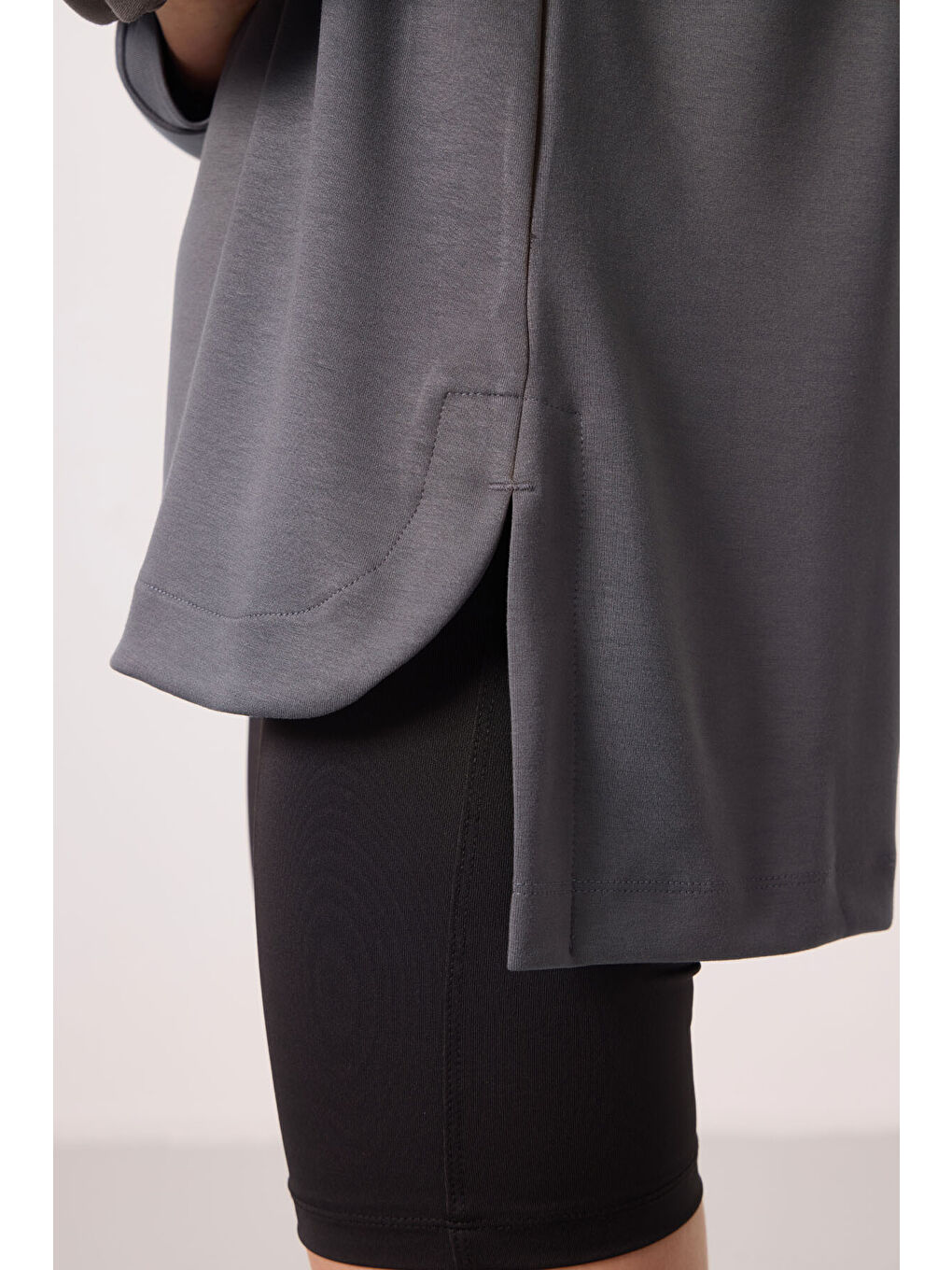 Koyu Gri Yumuşak Dokulu O Yaka Rahat Form Kadın Tunik Sweatshirt - 97305-7