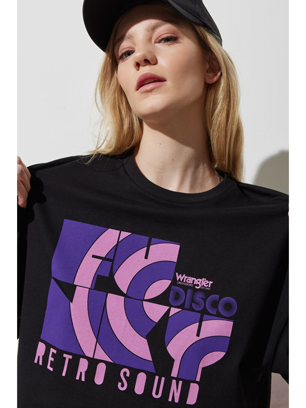 Regular Fit Normal Kesim %100 Pamuk Bisiklet Yaka Crop Siyah Tişört-1