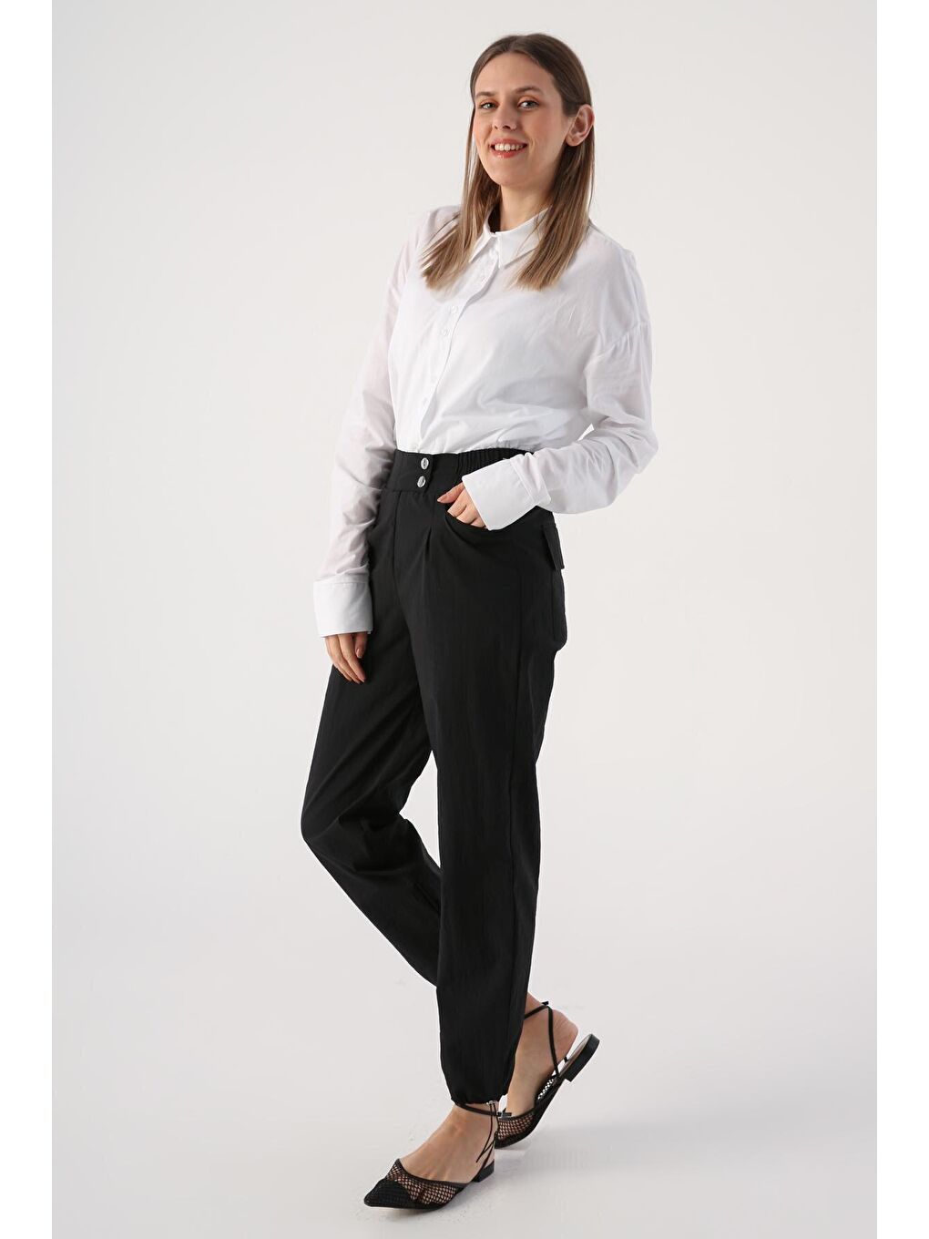 Siyah Beli Lastikli Paçası Büzgü Detaylı Pantolon