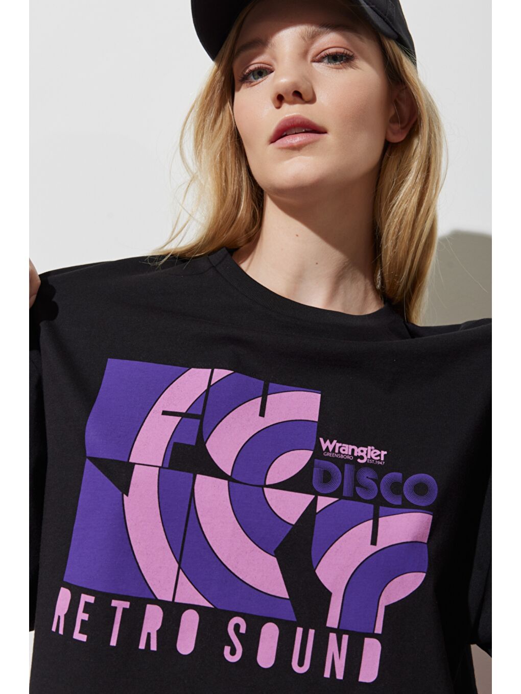 Regular Fit Normal Kesim %100 Pamuk Bisiklet Yaka Crop Siyah Tişört-2