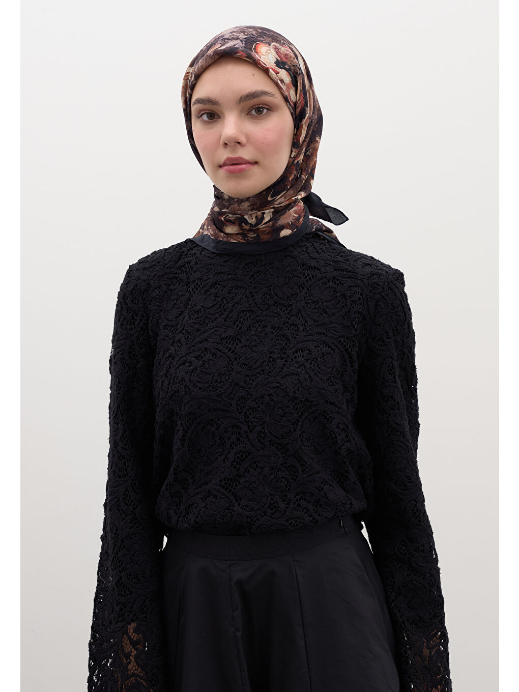 Madeleıne Desen Pamuklu Viskon Eşarp Siyah