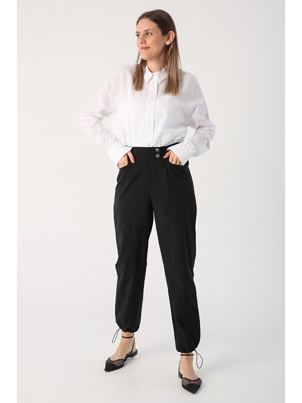 Siyah Beli Lastikli Paçası Büzgü Detaylı Pantolon-2