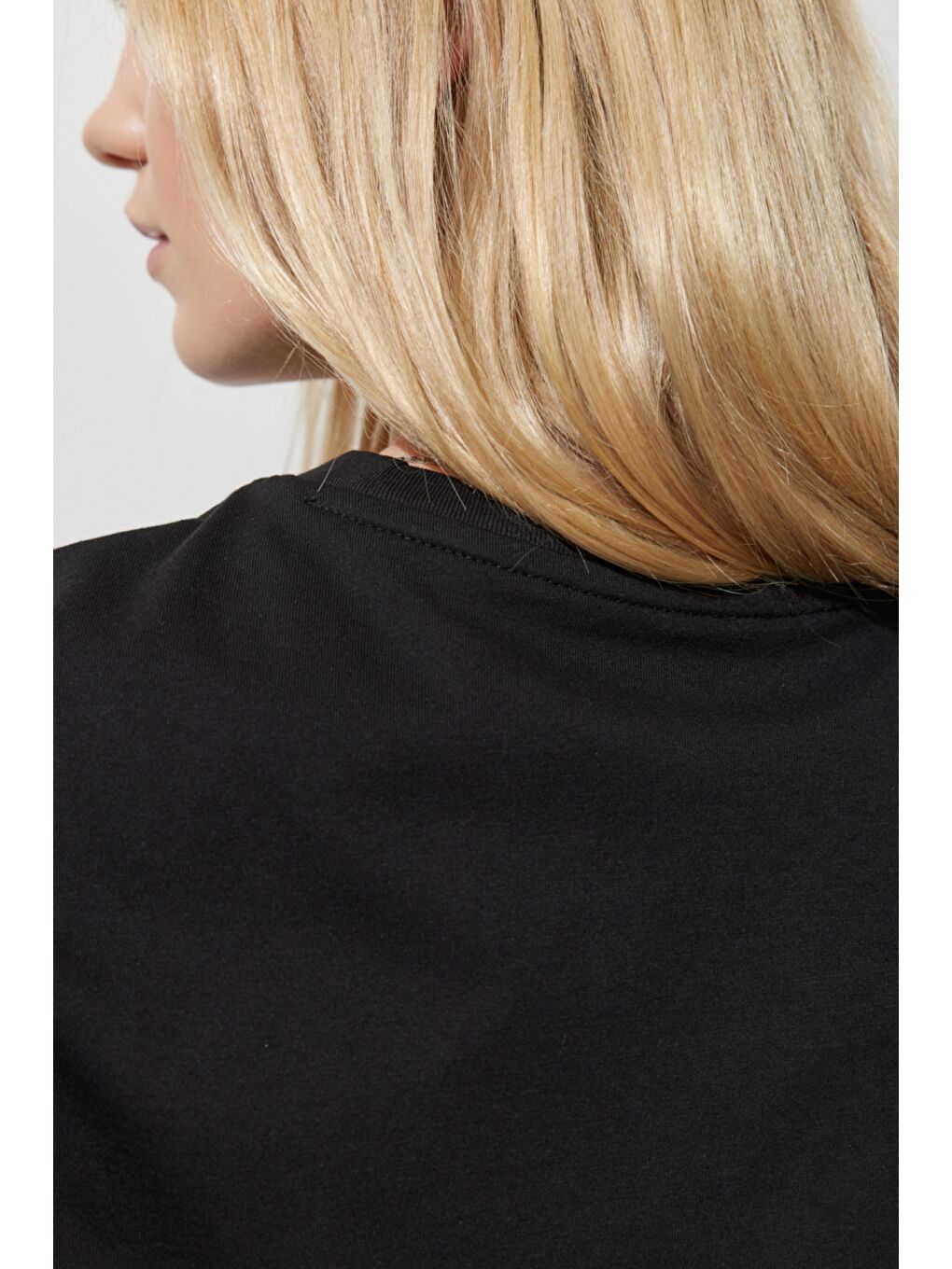 Regular Fit Normal Kesim %100 Pamuk Bisiklet Yaka Crop Siyah Tişört-5