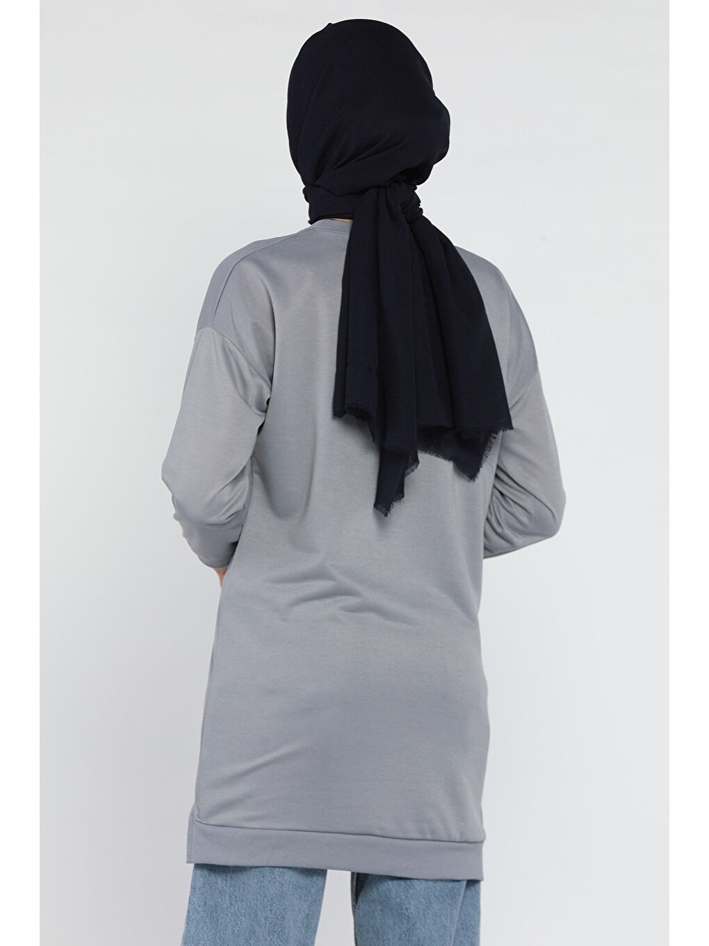 Gri Kadın Bisiklet Yaka Arma Detaylı Tesettür Tunik-4
