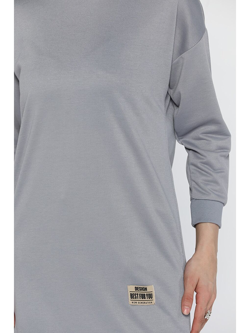 Gri Kadın Bisiklet Yaka Arma Detaylı Tesettür Tunik-6