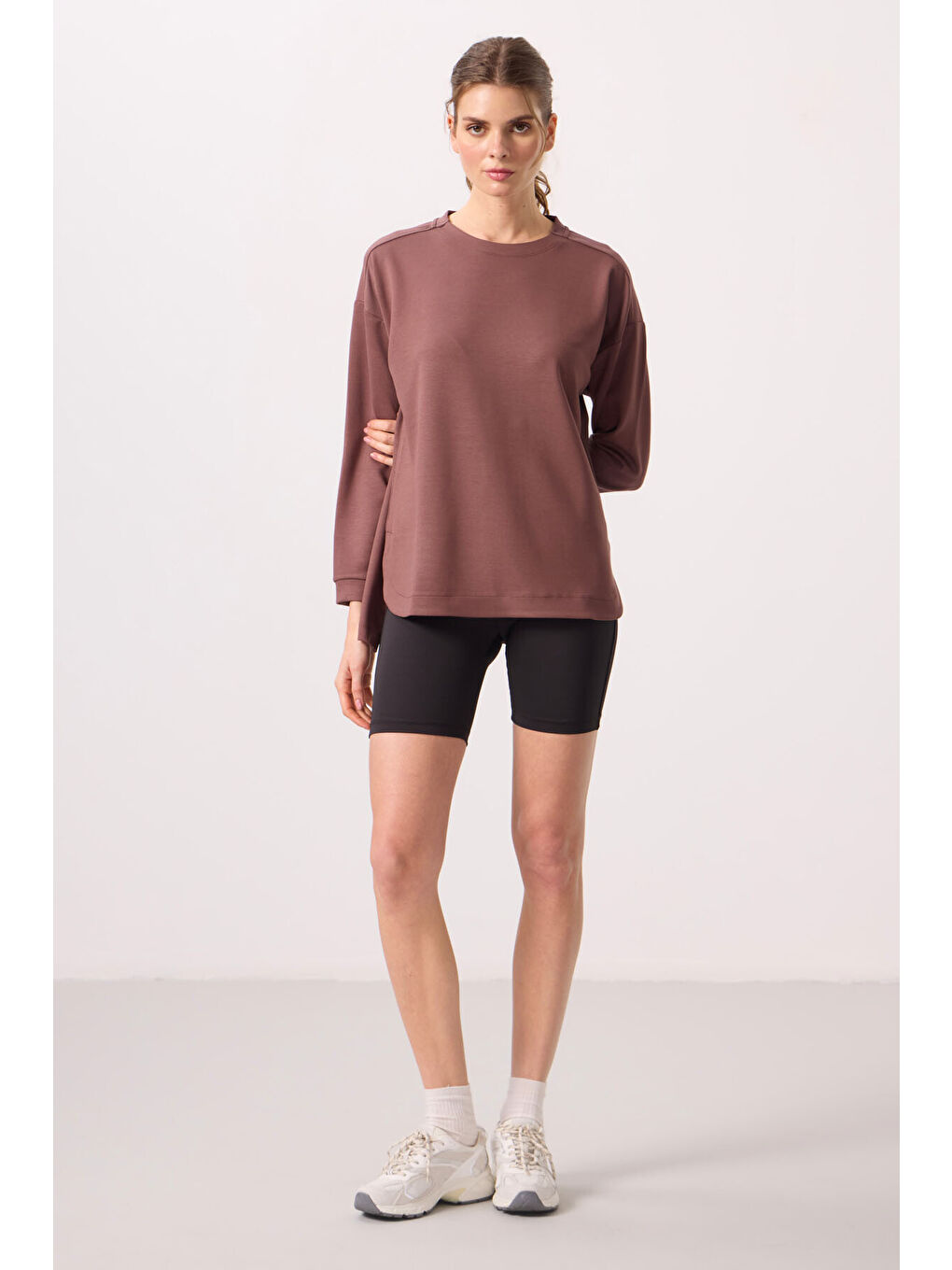 Kahverengi Yumuşak Dokulu O Yaka Rahat Form Kadın Tunik Sweatshirt - 97305-2