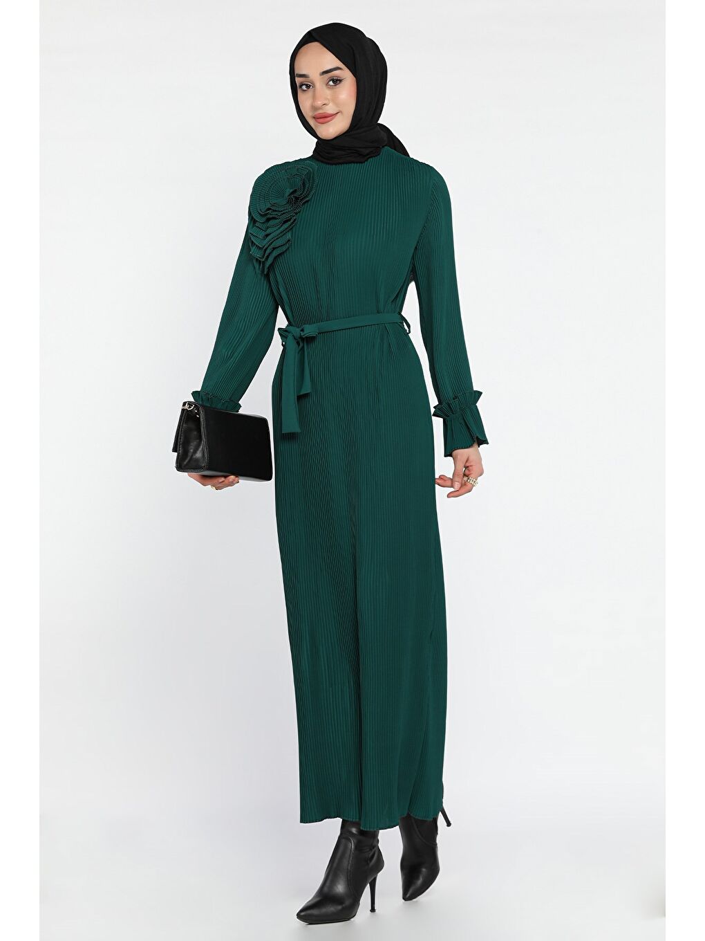 Yeşil Bel Kuşaklı Gül Detaylı Tesettür Piliseli Elbise-3