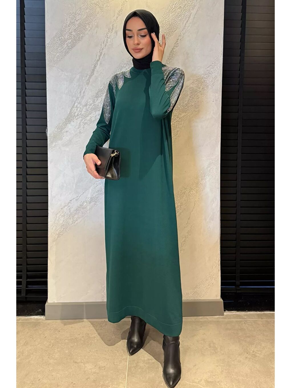 Yeşil Taş İşlemeli Tesettür Triko Elbise