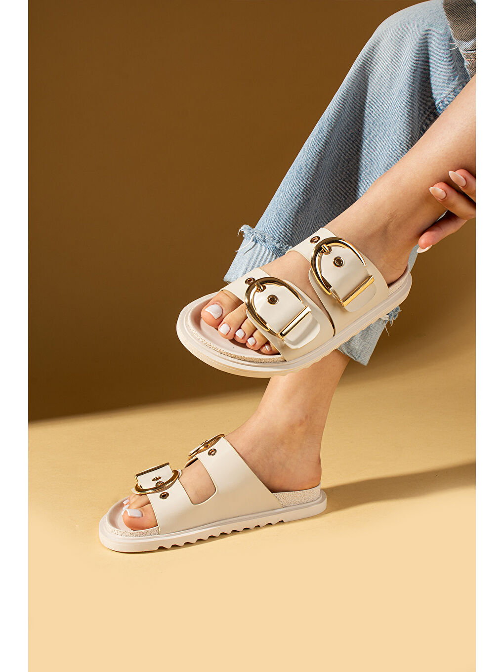 Bej Geniş Çift Gold Tokalı Rahat Kalıp Kadın Terlik 024-1001-25Cilt-1