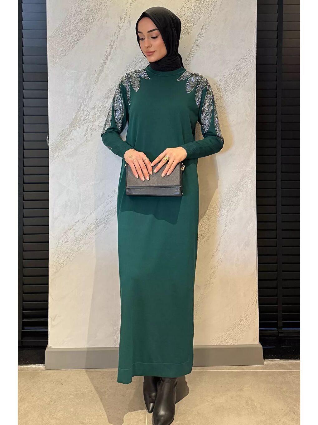 Yeşil Taş İşlemeli Tesettür Triko Elbise-2