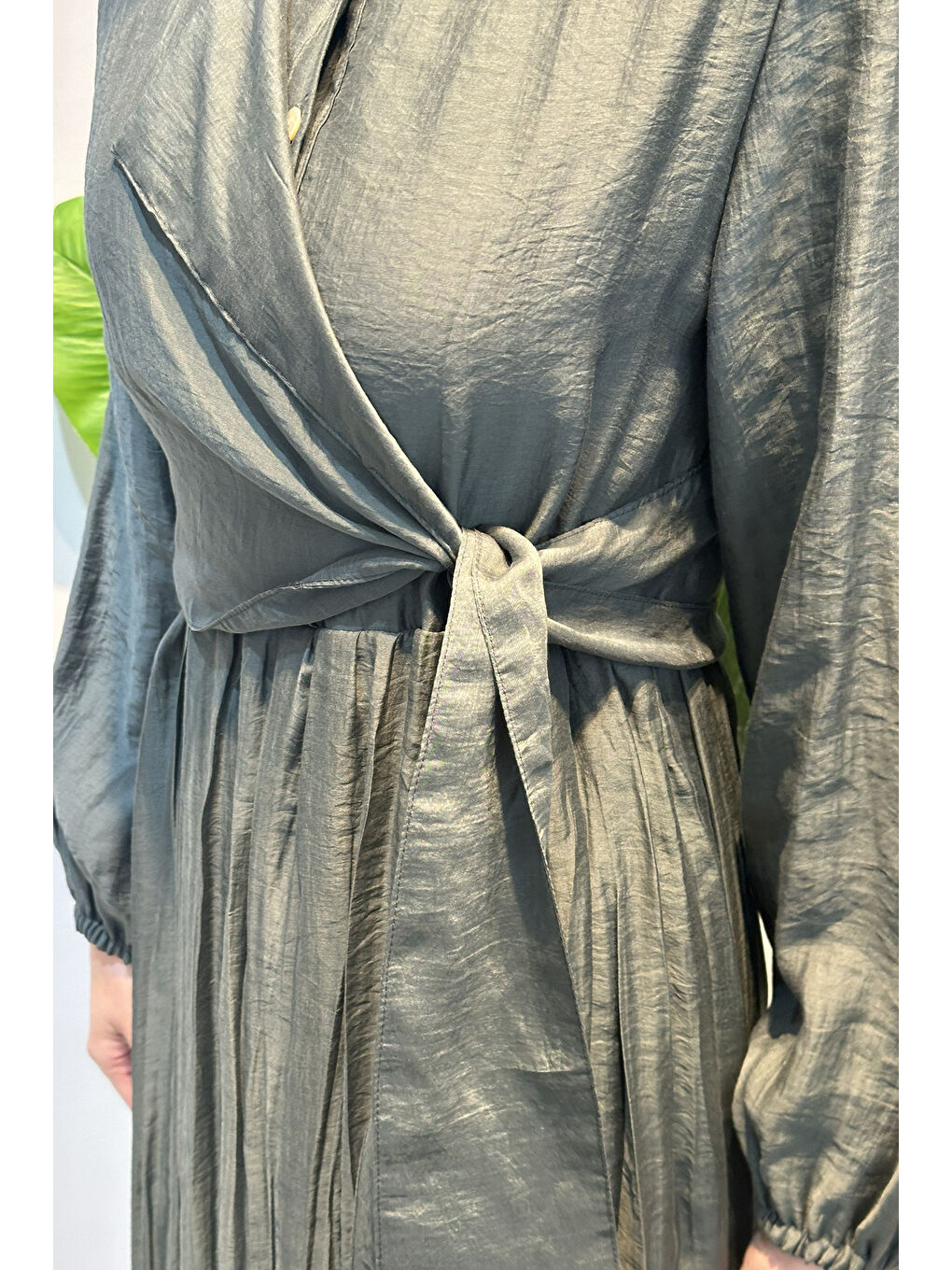 Belden Bağlamalı Kolları Latik Detaylı Nil Elbise 747 Yeşil-2