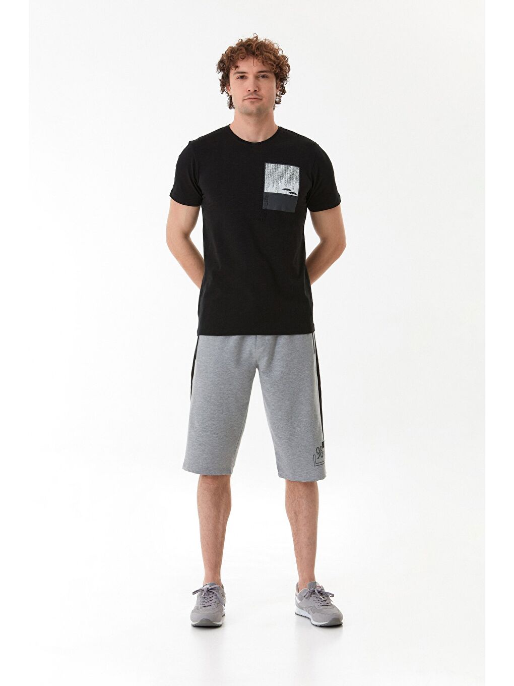 Siyah Grafik Baskılı Bisiklet Yaka Tişört-2