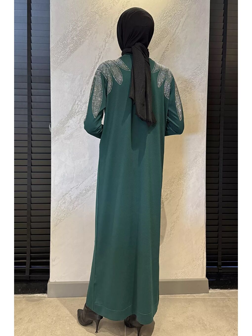 Yeşil Taş İşlemeli Tesettür Triko Elbise-7