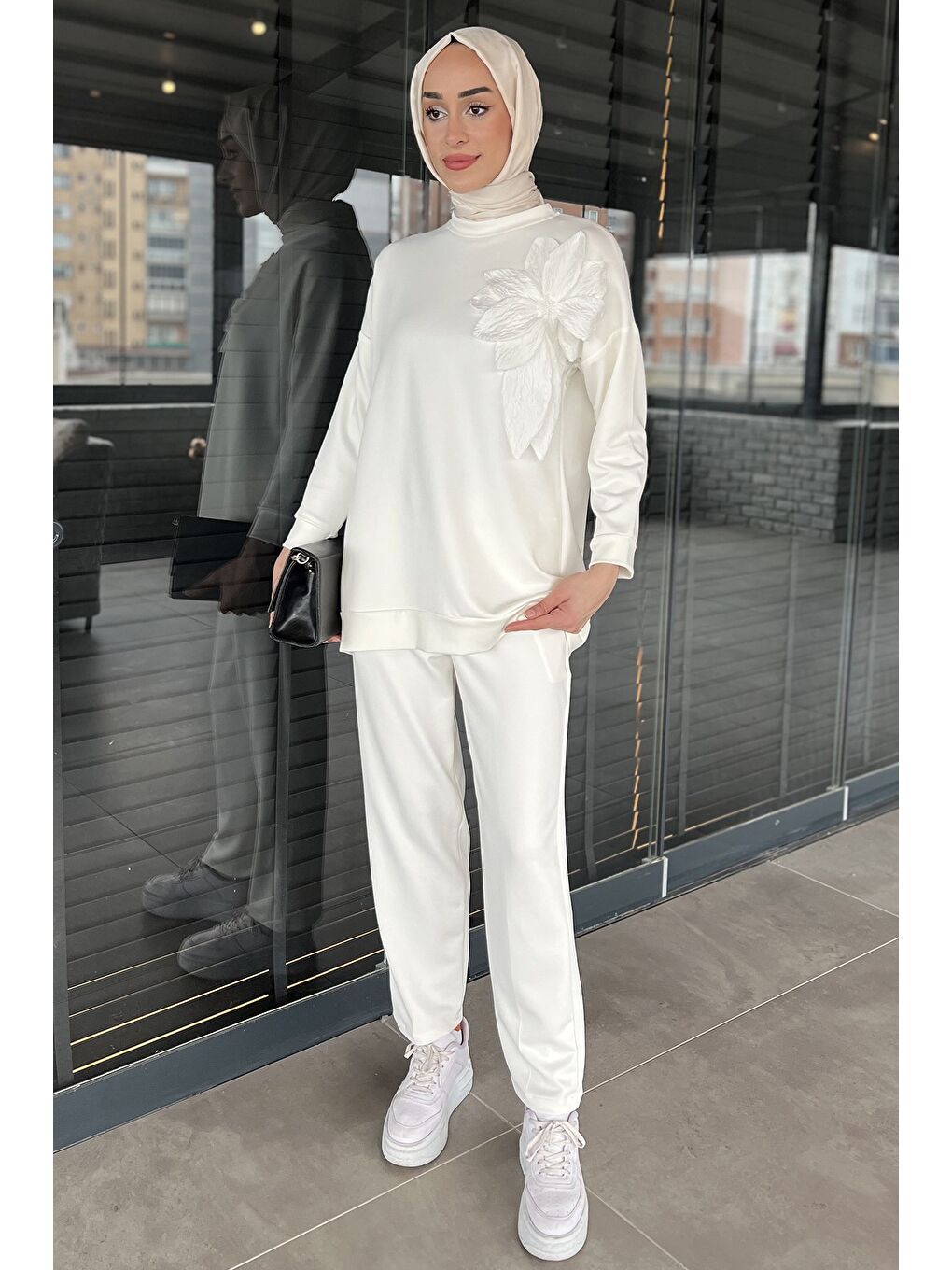 Beyaz Yaka Çiçek Detaylı Tunik Pantolon Tesettür İkili Takım-1