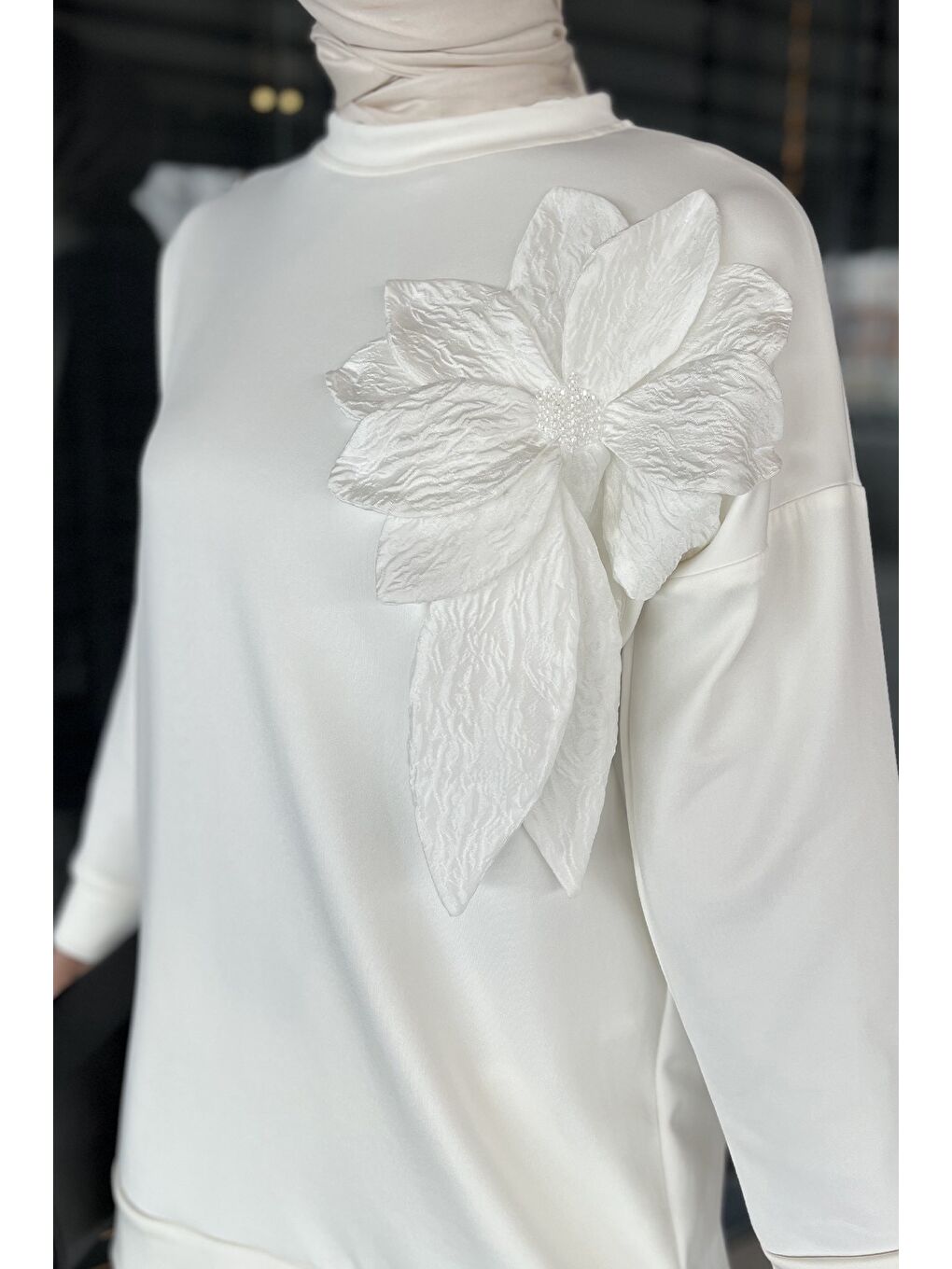 Beyaz Yaka Çiçek Detaylı Tunik Pantolon Tesettür İkili Takım-2