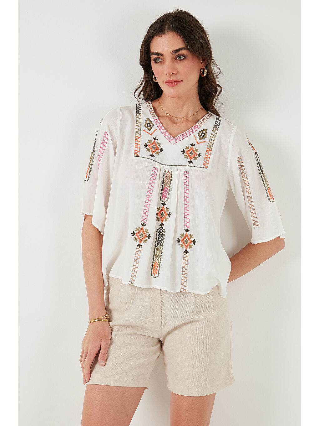 Ekru Pamuklu Regular Fit Nakış İşlemeli Kadın Bluz 611Bz0247-3