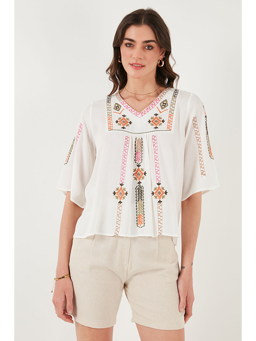 Ekru Pamuklu Regular Fit Nakış İşlemeli Kadın Bluz 611Bz0247-4