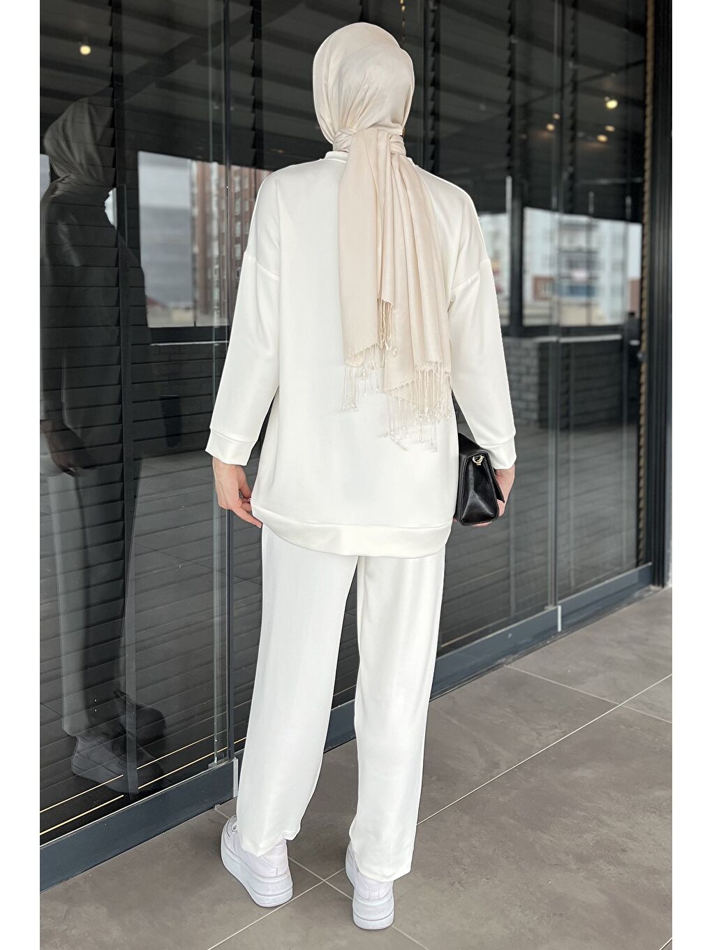 Beyaz Yaka Çiçek Detaylı Tunik Pantolon Tesettür İkili Takım-3