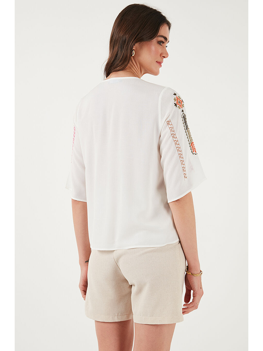 Ekru Pamuklu Regular Fit Nakış İşlemeli Kadın Bluz 611Bz0247-6