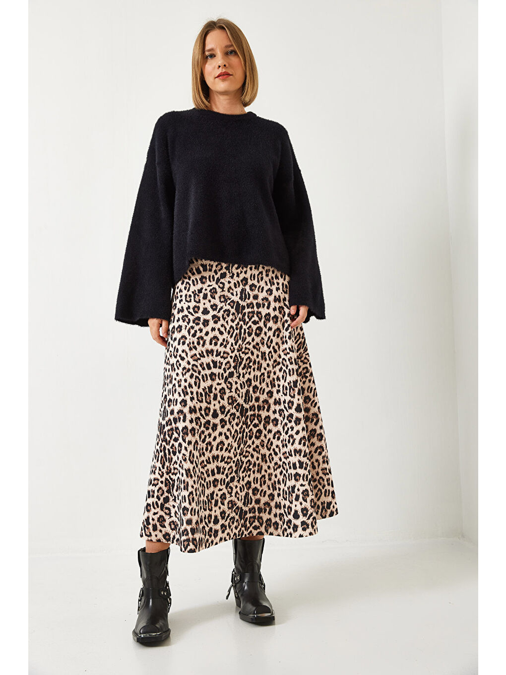 Bej Kadın Leopar Desenli Scuba Kumaş Kloş Etek L-1