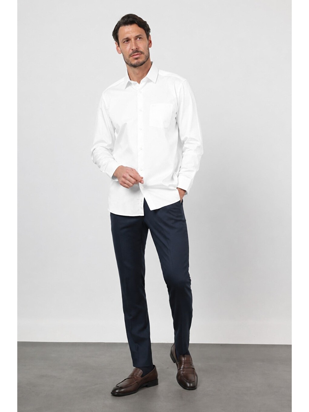 Beyaz Sert Yaka Uzun Kol Cepli Saten Comfort Fit %100 Pamuk Gömlek 1004260423-1