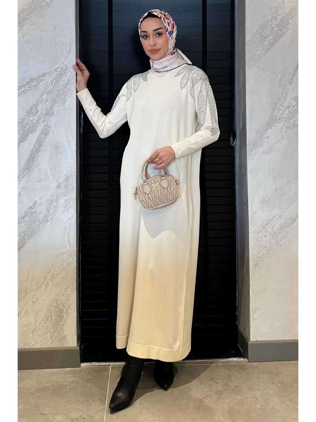 Ekru Taş İşlemeli Tesettür Triko Elbise-1