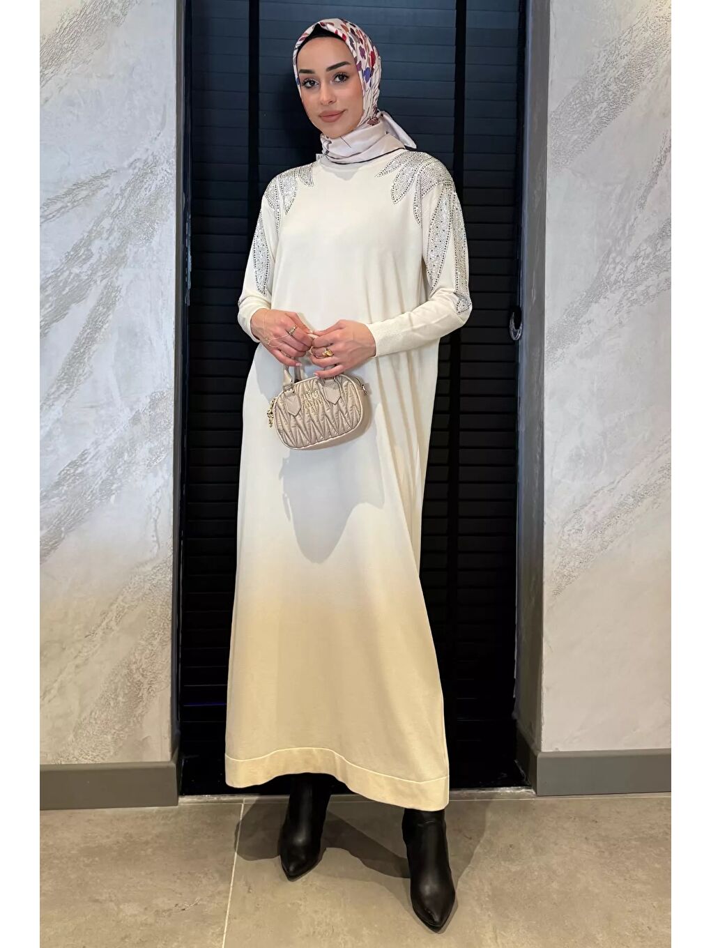 Ekru Taş İşlemeli Tesettür Triko Elbise-3
