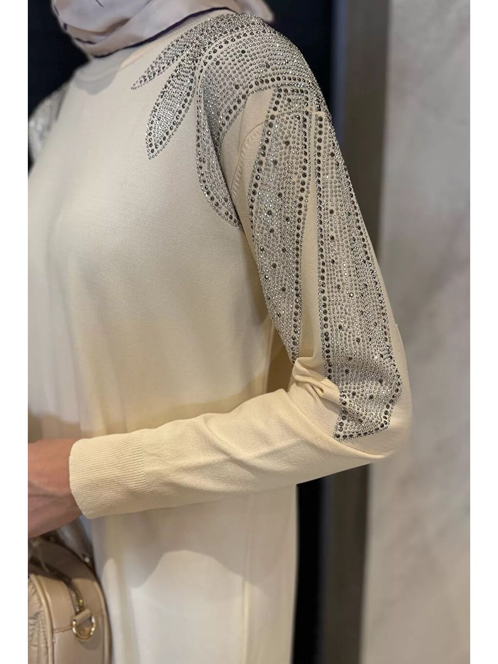 Ekru Taş İşlemeli Tesettür Triko Elbise-4