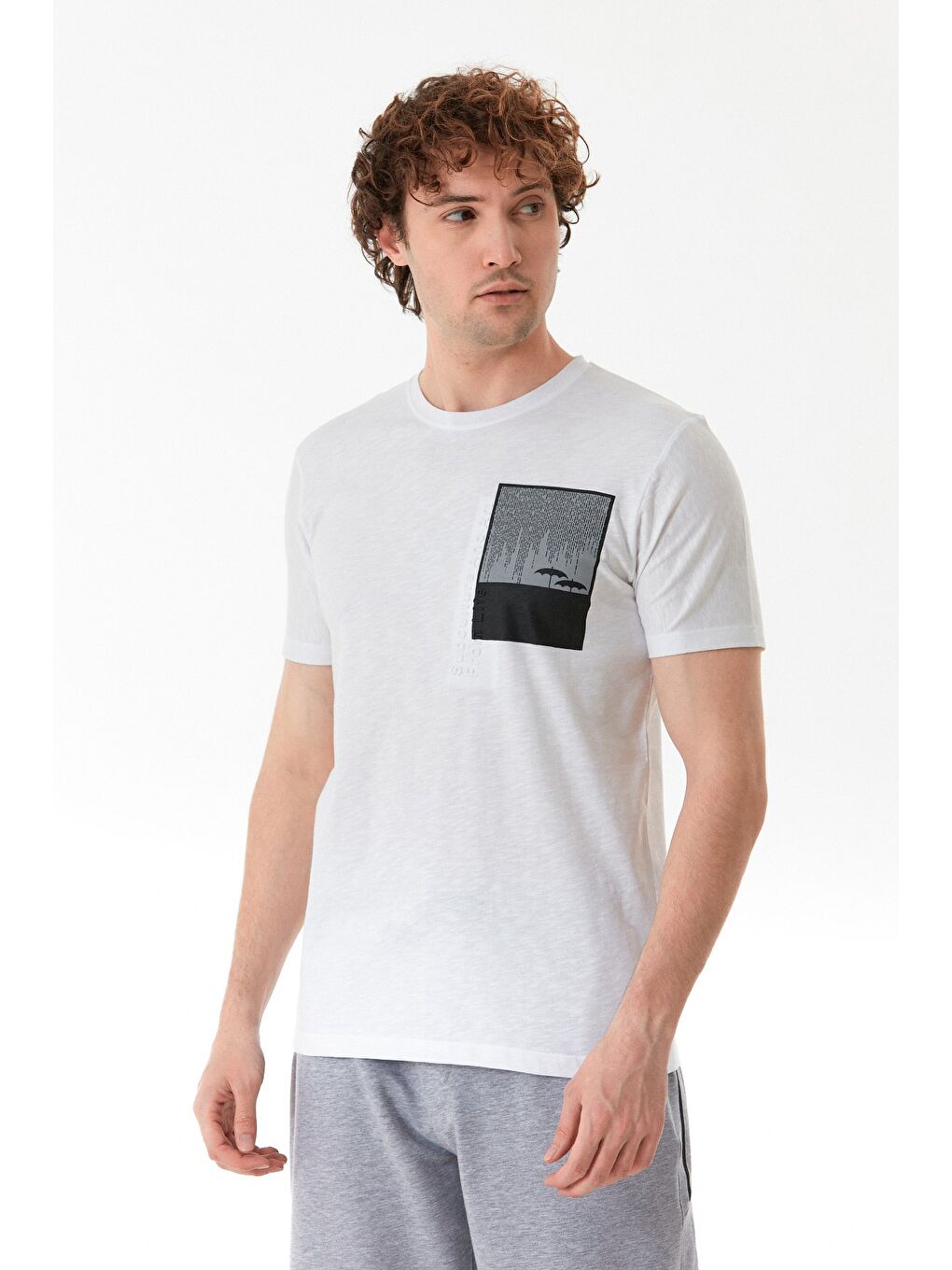 Beyaz Grafik Baskılı Bisiklet Yaka Tişört